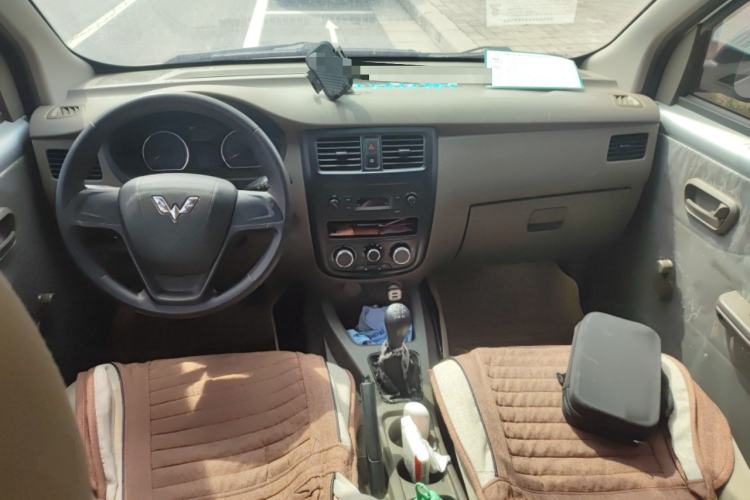 Used Wuling Rongguang V 2018 1.2L Practical Model
