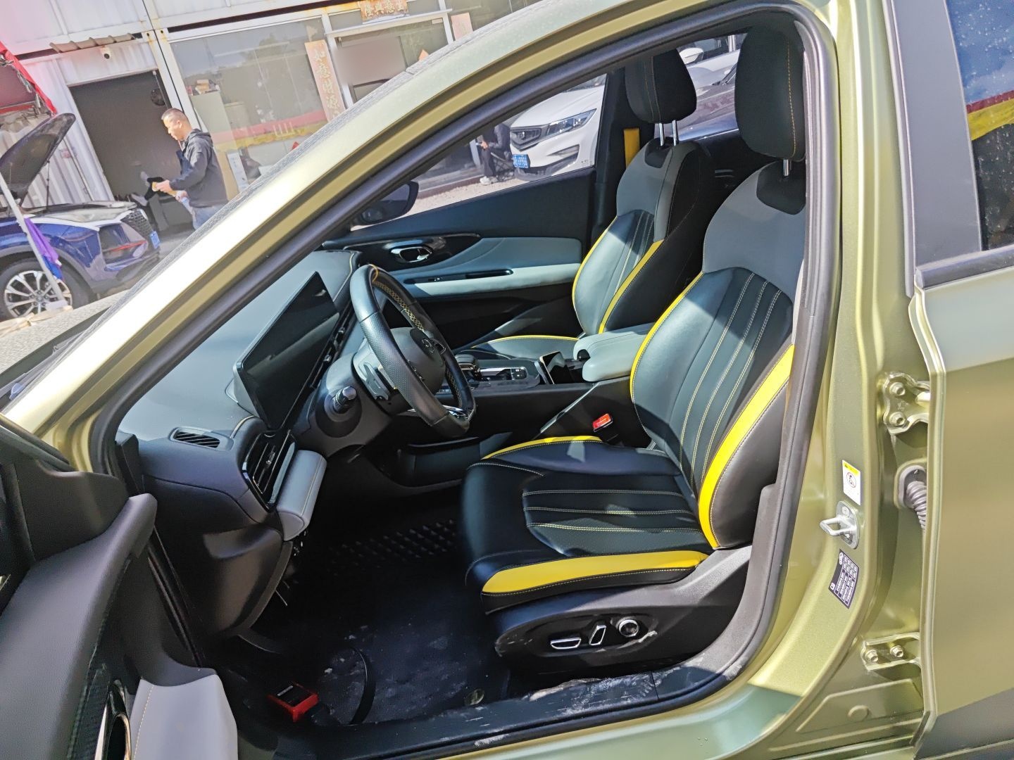 Переднее сиденье в автомобиле