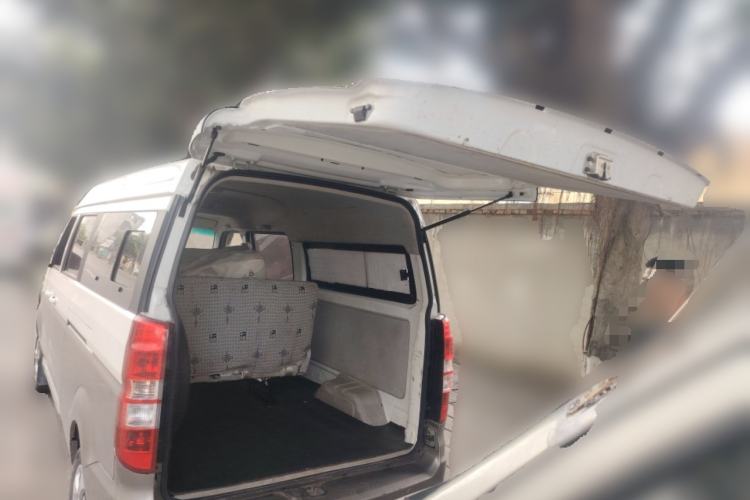 Used Jinbei New Hiace X30L CNG 2023 100L CNG Wealth Edition Bus 6/7-Seater Central Air-Conditioned Model SWCC15M Trunk