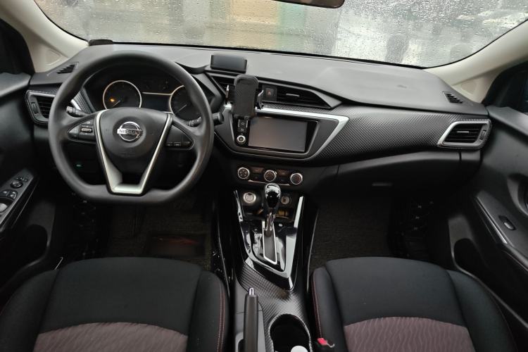 Used Nissan Lannia 2016 1.6L CVT Smart Cool Edition Center Console