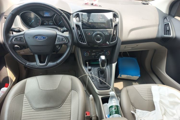 Used Ford Focus 2015 Hatchback 1.6L Automatic Fashion Edition Center Console