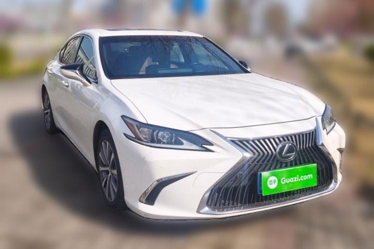 Used Lexus ES 2020 200 Luxury Edition Front Right 45 Deg