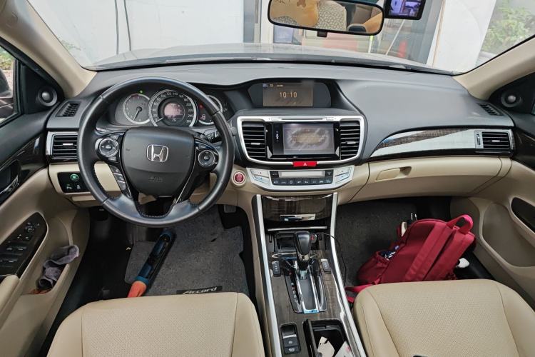 Used Honda Accord 2014 2.4L EX Luxury Edition Center Console