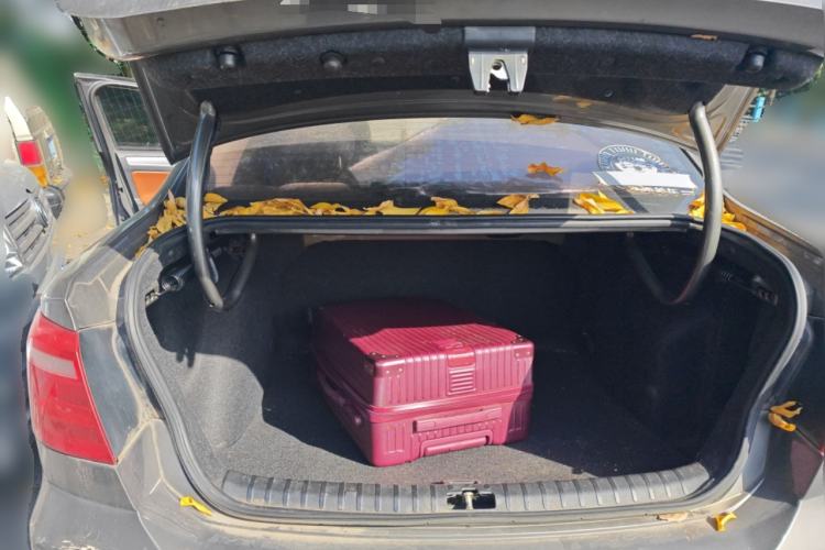 Used Volkswagen Bora 2015 Qihui Edition 1.6L Automatic Fashion Model Trunk