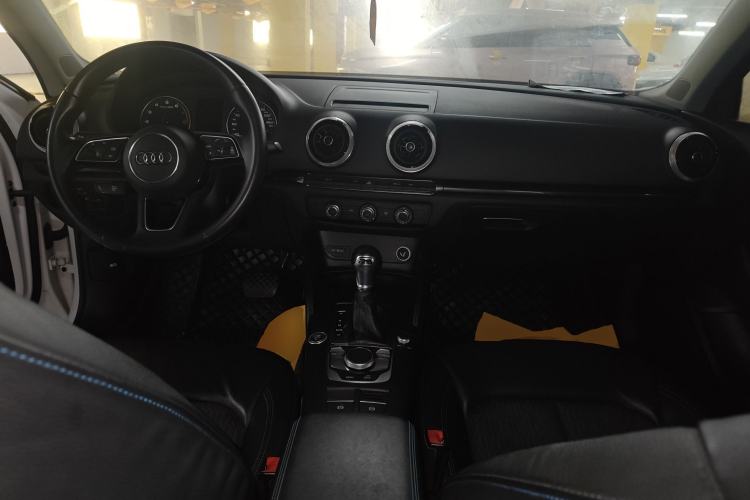 Used Audi A3 2020 Limousine 35 TFSI Fashion Edition China VI Emission Standard Center Console
