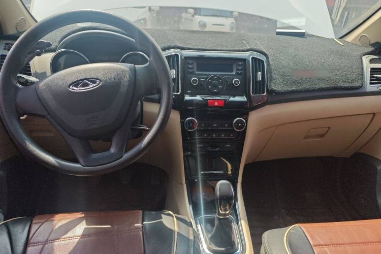 Used Chery E3 2015 1.5L Manual Fashion Model Center Console