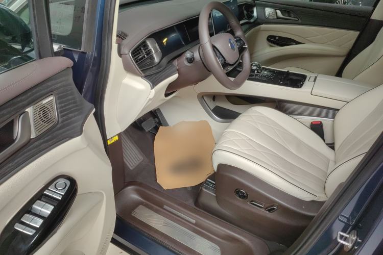 Used Denza D9 2024 EV 600 Four-Wheel-Drive Flagship Model Driver Seat