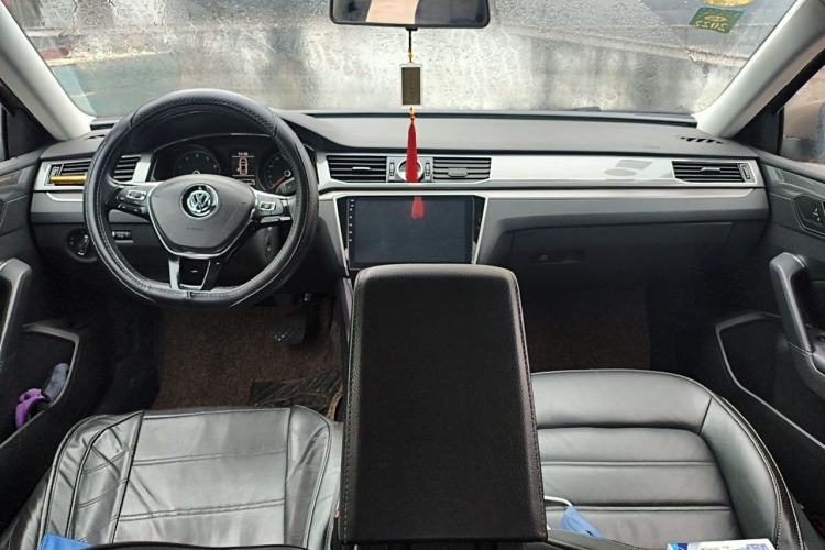 Used Volkswagen Passat 2017 330TSI DSG Luxury Edition Center Console