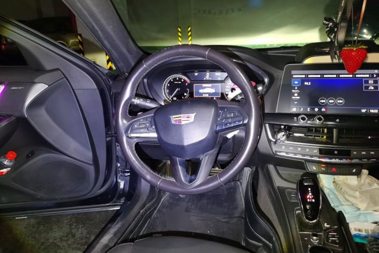 Used Cadillac CT5 2021 28T Luxury Model Steering Wheel