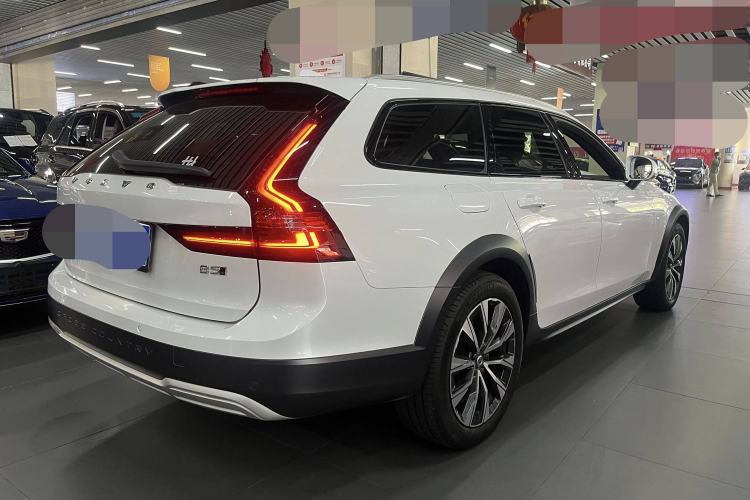 Used Volvo V90 2023 Cross Country B5 AWD Smart Range Edition
