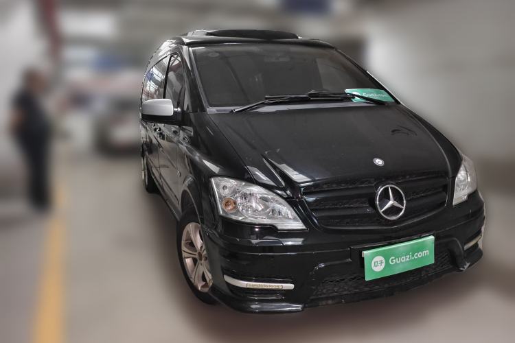 Used Mercedes-Benz Vito 2011 2.5L 7-seater executive version Front Right 45 Deg