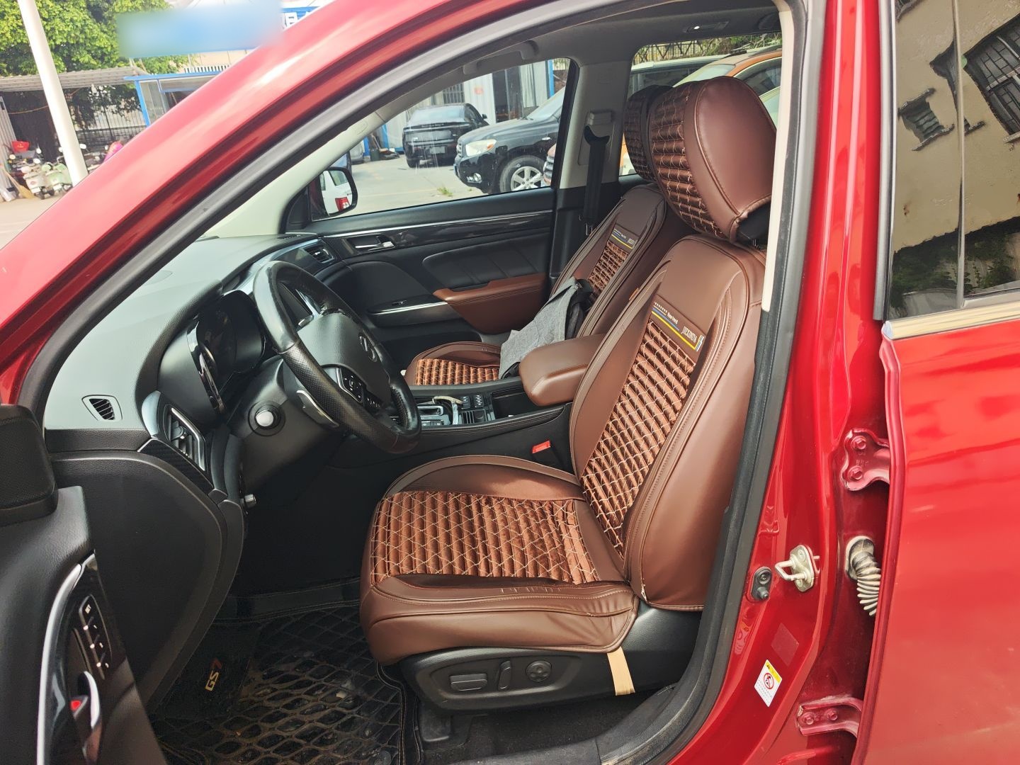 Переднее сиденье в автомобиле