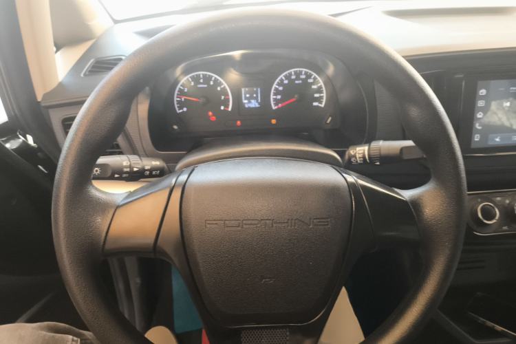 Used FORTHING Lingzhi 2023 M5L 1.6L Base Model 7 Seats Steering Wheel