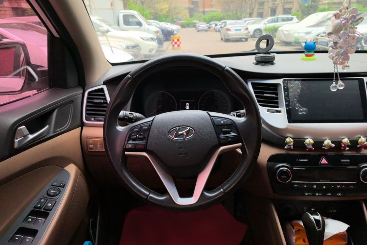 Used Hyundai Tucson 2015 1.6T Dual-Clutch Two-Wheel-Drive Smart Model Steering Wheel
