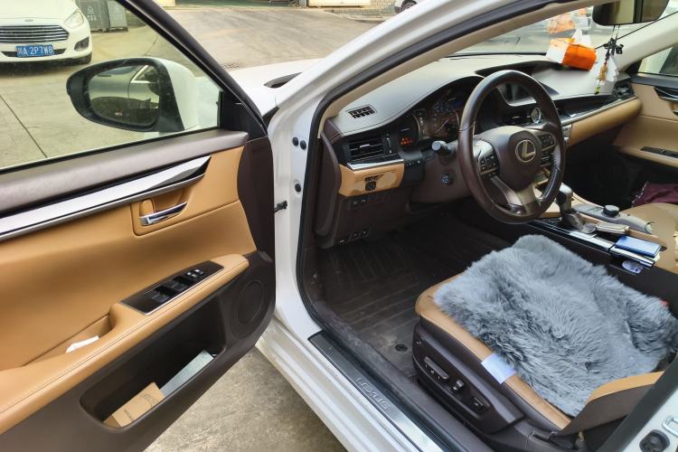 Used Lexus ES 2017 300h Mark Levinson Comfort Edition