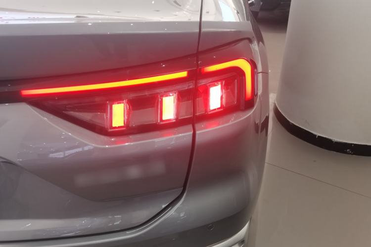 Used Ford Mondeo 2025 2.0T EcoBoost Luxury Version Right Rear Taillight