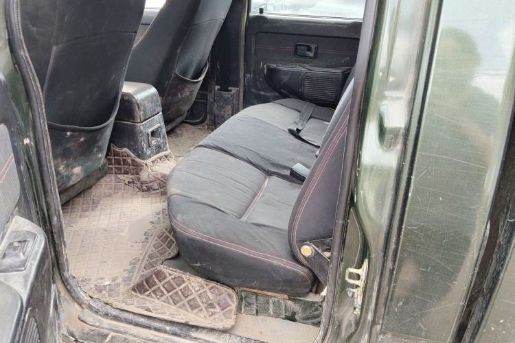 Used Isuzu Pickup 2015 2.8T Four-Wheel Drive 4JB1CT Left Rear Seat