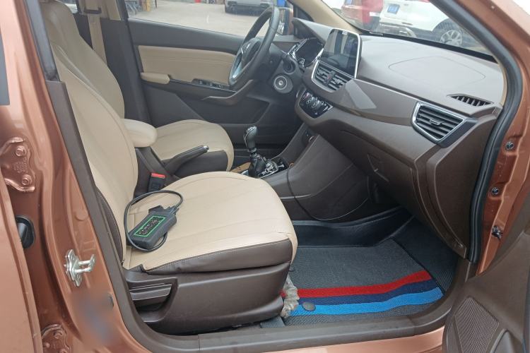 Used Baojun 310W 2017 1.5L Manual Fashion Model China V