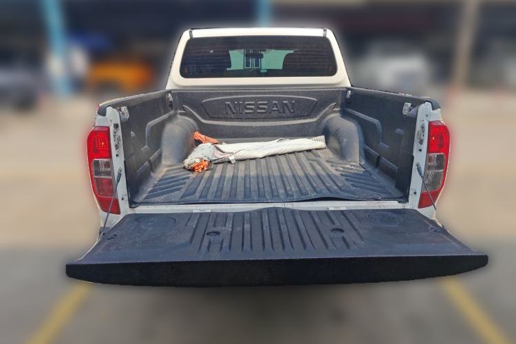 Used Nissan Navara 2017 2.5L Manual 4x4 Luxury Edition QR25