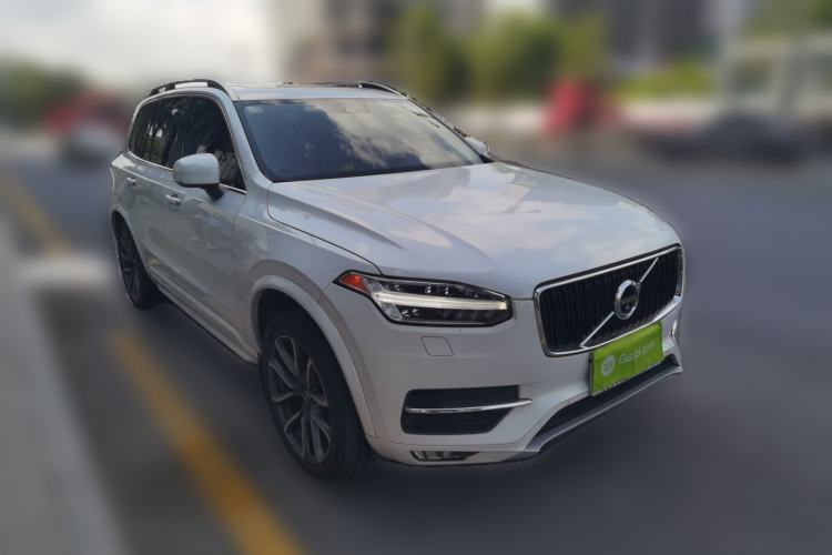 Used Volvo XC90  Front Right 45 Deg