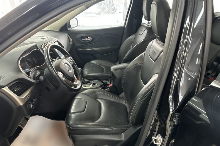 Used Jeep Cherokee 2017 2.0L Superior Edition