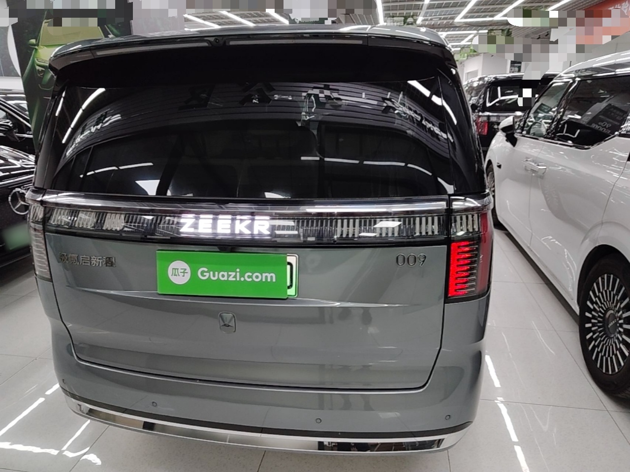 Zeekr 009 2024 7-Seater Walk-Through Version Four-Wheel Drive 108 kWh — снимка 5