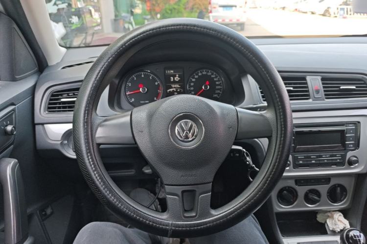 Used Volkswagen Lavida 2013 Revised Classic 1.6L Manual Fashion Edition Steering Wheel