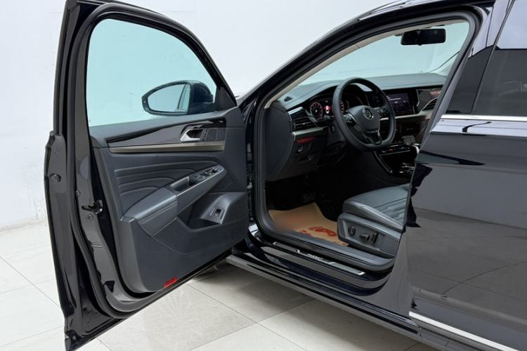 Used Volkswagen Passat 2020 Facelift 330TSI Elite Edition China VI Standard
