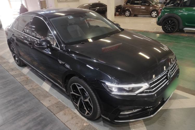 Used Volkswagen Magotan 2023 2 Million Units Limited Edition 330TSI DSG Leading Version