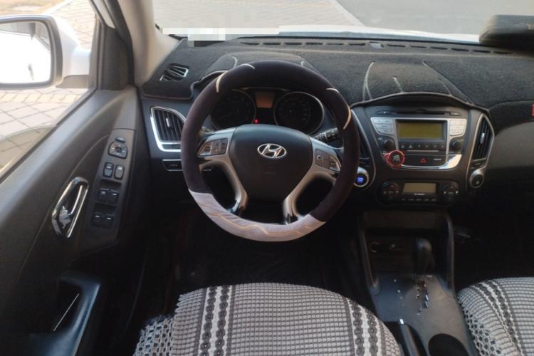 Used Hyundai ix35 2015 2.0L Automatic 2WD Smart Version China V Standard Steering Wheel
