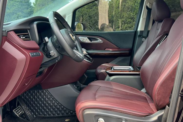 Used Hongqi HQ9 2023 2.0T Smart Connect Flagship Edition Interior 2