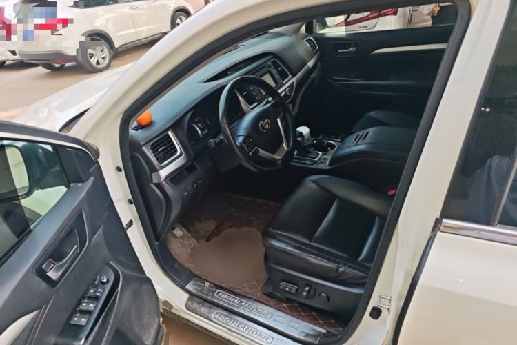 Used Toyota Highlander 2018 2.0T Four-Wheel Drive Luxury Version 7 Seats China VI Standard Driver Seat