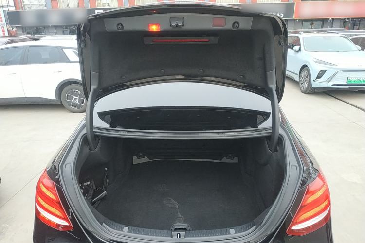 Used Mercedes-Benz E-Class 2016 E 300 L Sporty and Stylish Model
