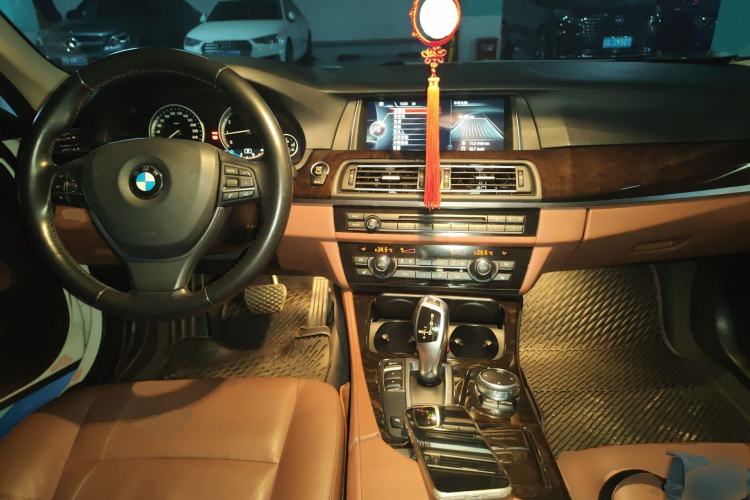Used BMW 5 Series 2014 528Li Leading Model
