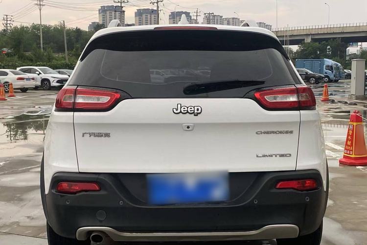 Used Jeep Cherokee 2020 2.0L Two-Wheel Drive Classic Sports Edition