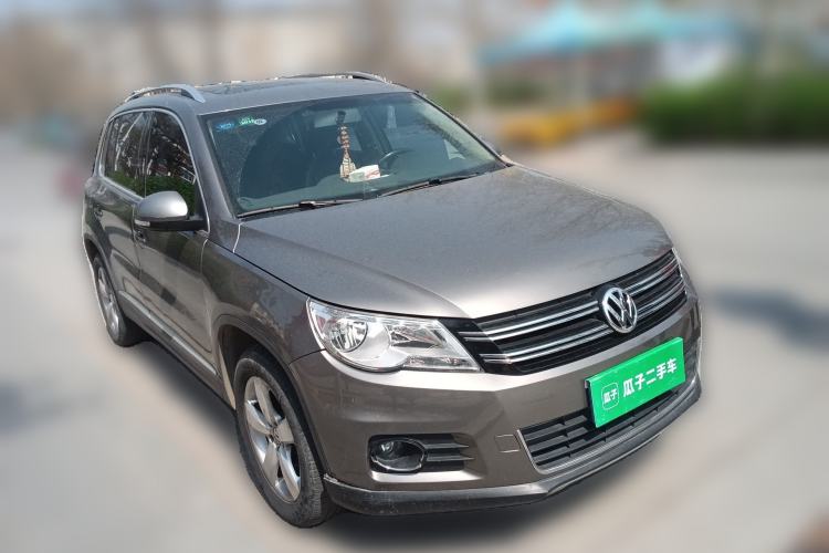Used Volkswagen Tiguan 2010 1.8TSI Automatic All-Wheel-Drive Elite Edition Front Right 45 Deg