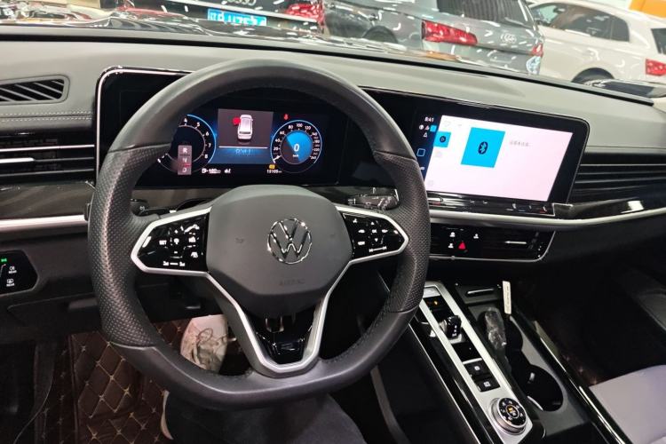 Used Volkswagen Tavendor 2024 380TSI All-Wheel-Drive R-Line Cruise Premium Edition
