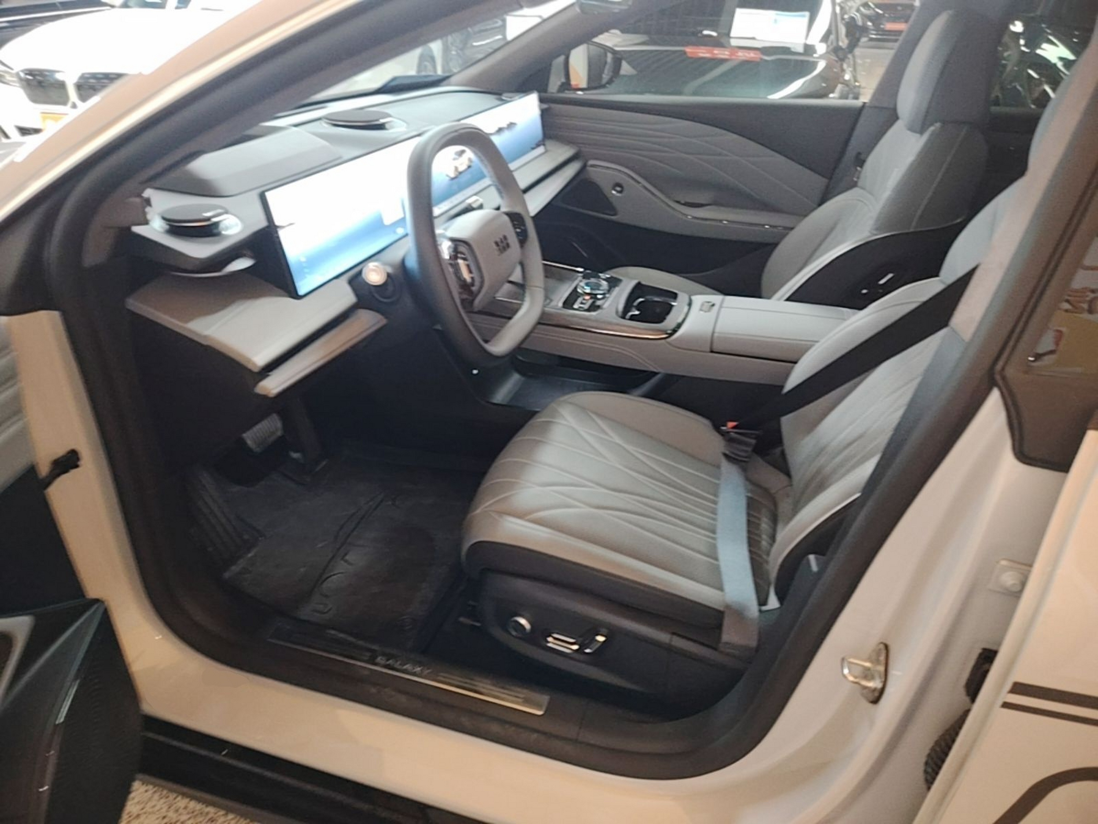 Vordere Reihe im Auto