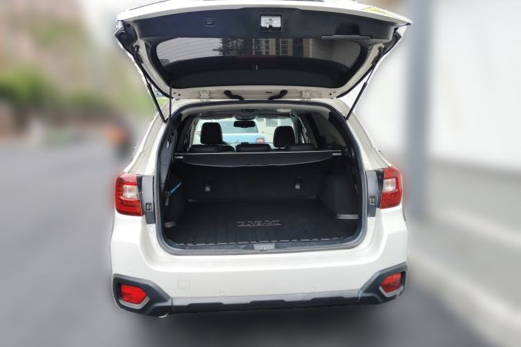 Used Subaru Outback 2015 2.5i Luxury Navigation Edition Trunk