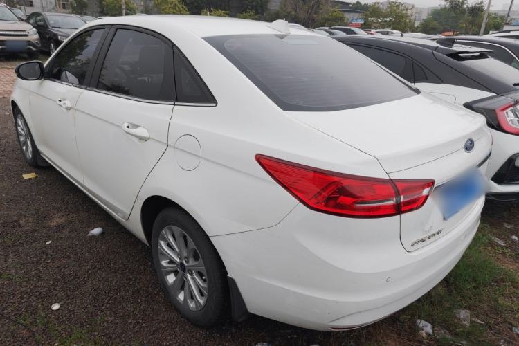 Used Ford Escort 2015 1.5L Automatic Fashion Model Exterior 2