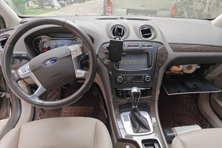 Used Ford Mondeo 2011 2.0L GTDi 200 Fashion Edition Center Console