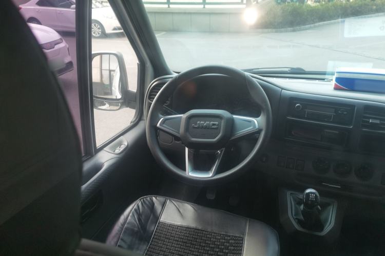 Used JMC Transit 2019 2.8T Commercial Version Short Wheelbase Mid-Roof 3-Seater China VI Standard JX493