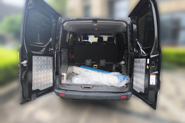 Used Ford Transit 2020 2.0T Diesel Multi-Function Commercial Vehicle Mid-Chassis Low-Roof Design with Dual Rear Doors Emission Standard China V Trunk