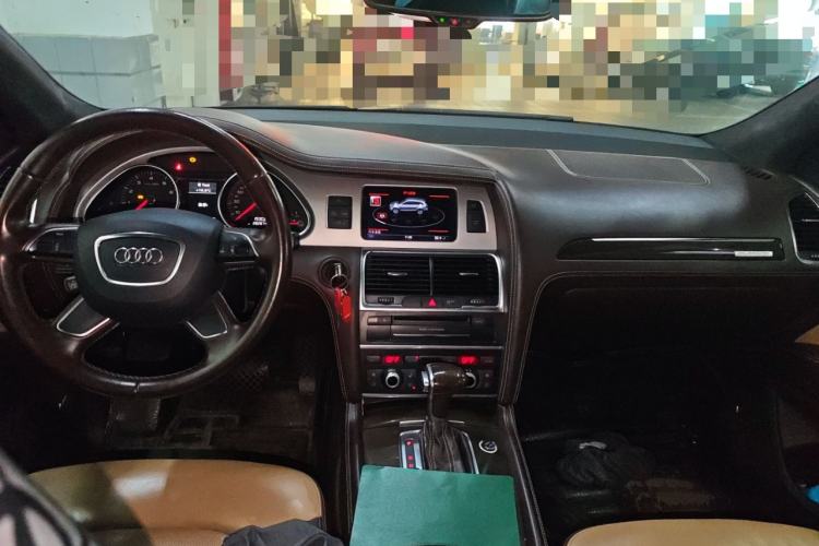 Used Audi Q7 2014 35 TFSI Exclusive Edition Center Console