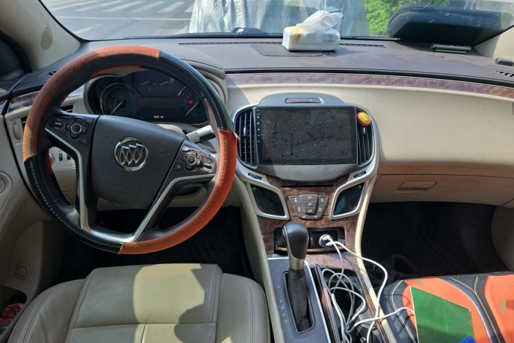Used Buick LaCrosse 2013 2.4L SIDI Leading Comfort Version Center Console