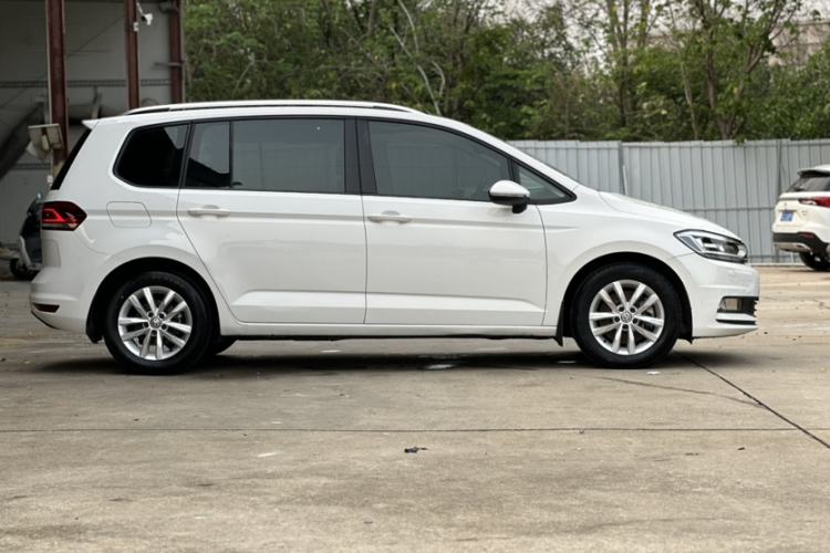 Used Volkswagen Touran 2016 Volkswagen Touran L 280TSI DSG Comfort Edition Exterior 3