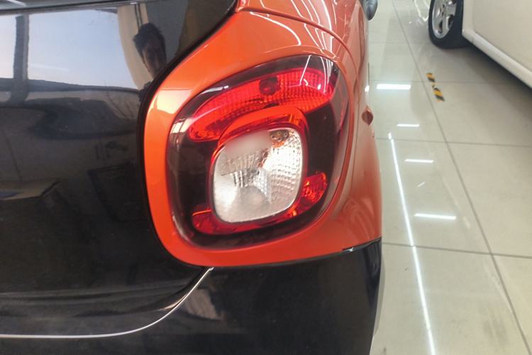 Used smart forfour 2016 1.0L 52 kW Dynamic Edition
