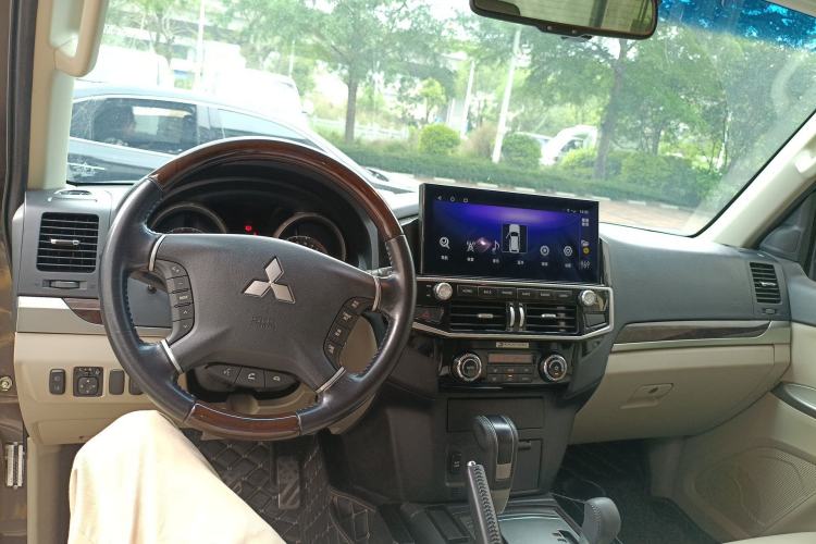 Used Mitsubishi Pajero 2017 V97 3.8L 5-Door GLS Model with Sunroof – U.S. Specification