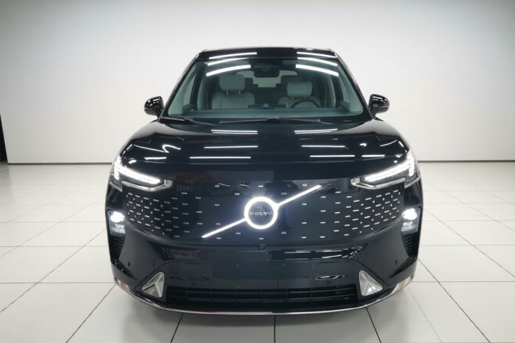 Used Volvo EM90 2025 Ultra Six-Seater