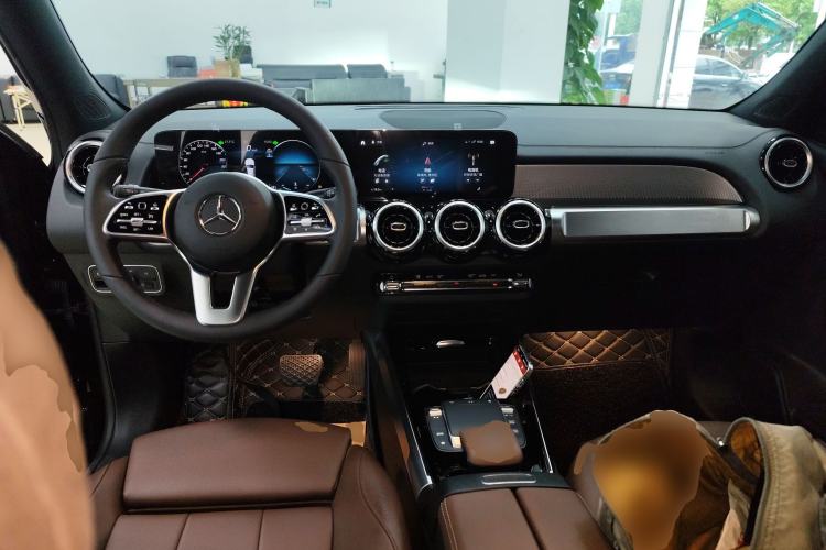 Used Mercedes-Benz GLB 2023 GLB 200 Dynamic Edition Center Console